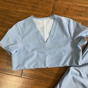 Figs Casma scrub top